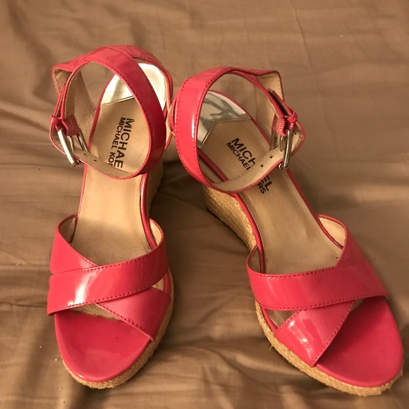 MICHAEL KORS "KAMI" Criss Cross Sandals, Pink, 6.5 - Picture 1 of 6
